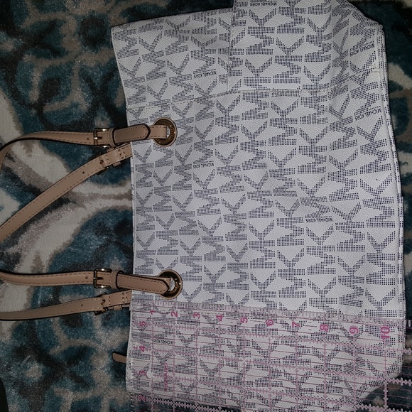 Michael Kors Handbags - Medium Michael kors tote
